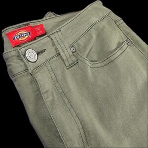 Dickies 5 Pocket Skinny
Pants Juniors (7/28)